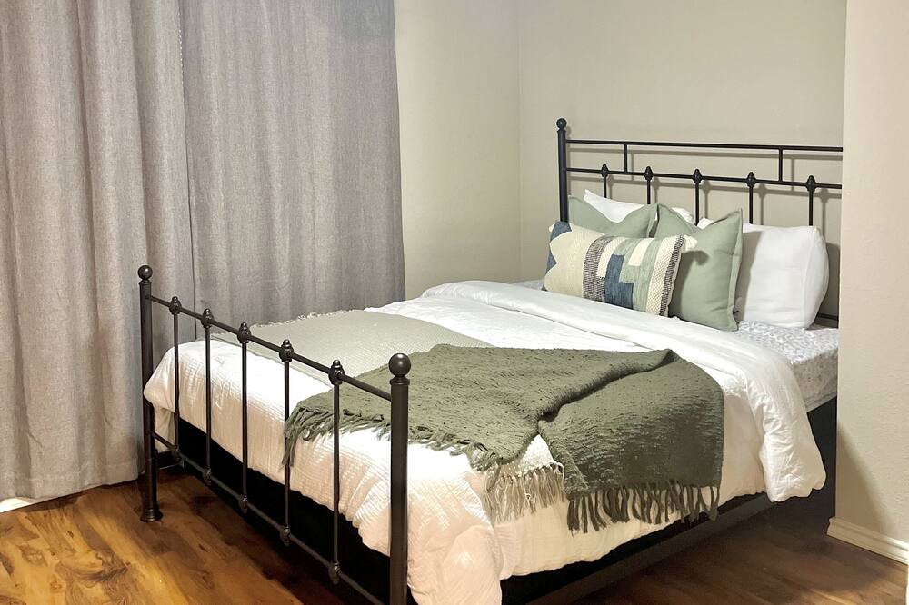 Photo of Bedroom in Uniontown