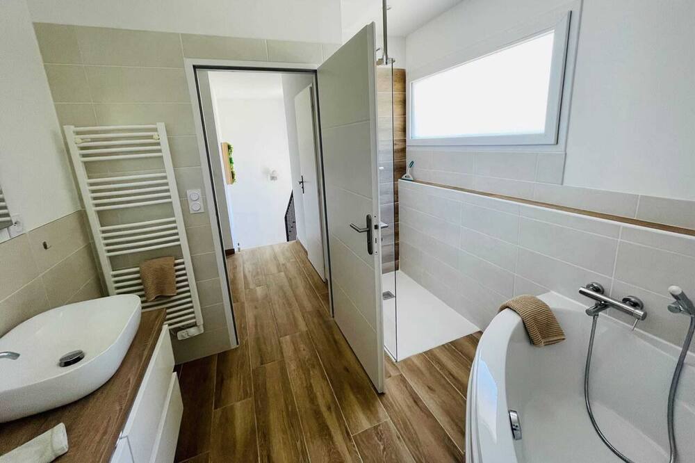 Photo of Bathroom in Uchaux