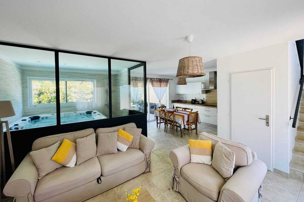 Photo of Livingroom in Uchaux
