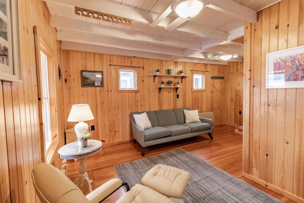 Photo of Others in Greene