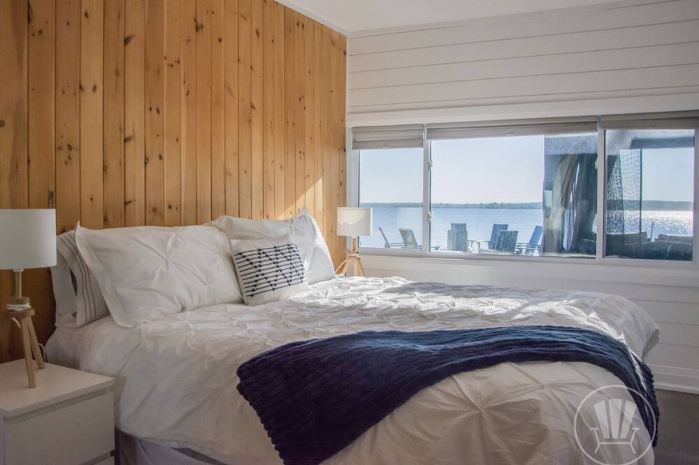 Photo of Bedroom in Victoria Harbour