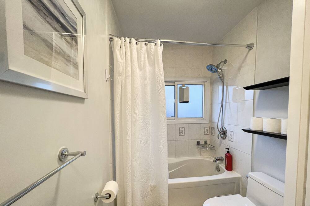 Photo of Bathroom in Victoria Harbour