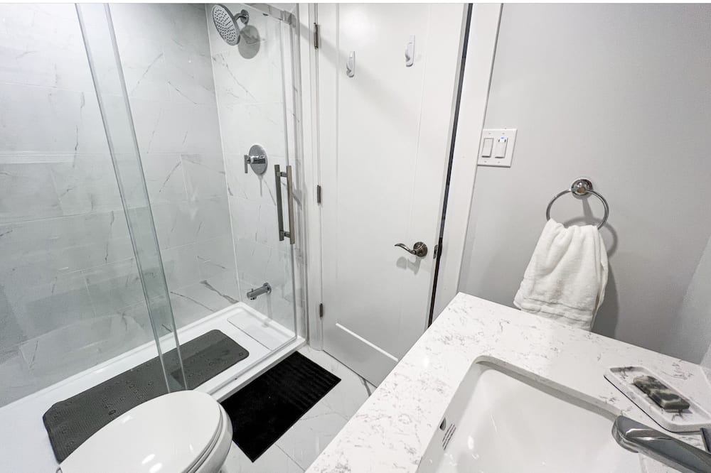 Photo of Bathroom in Victoria Harbour