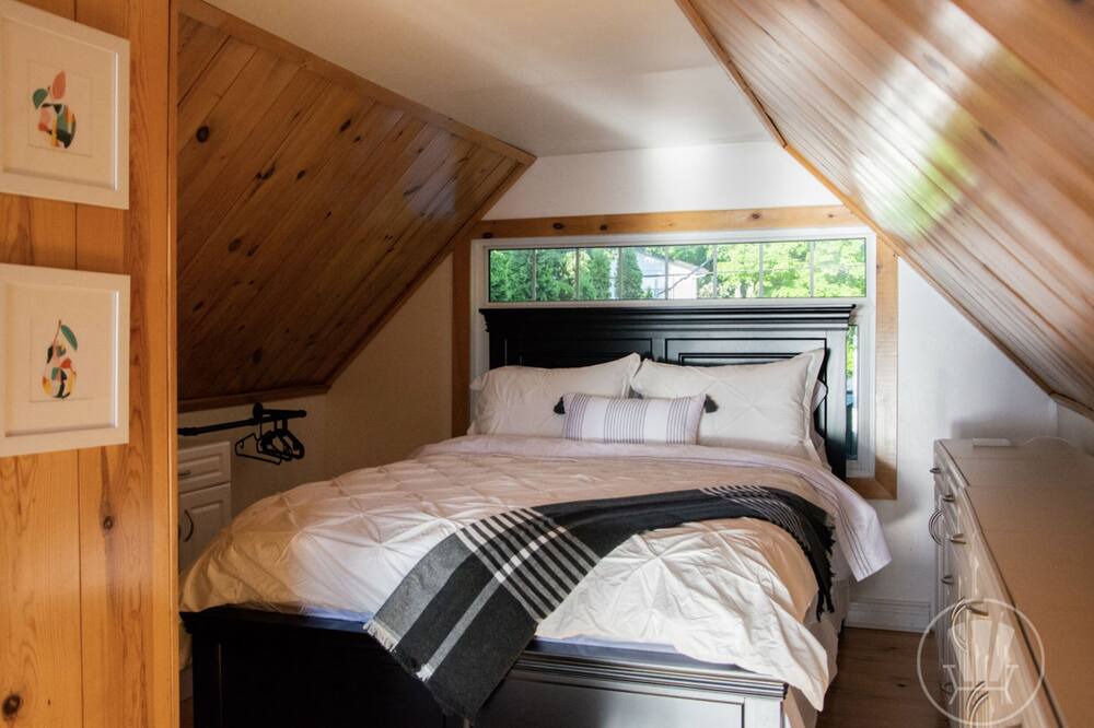 Photo of Bedroom in Victoria Harbour