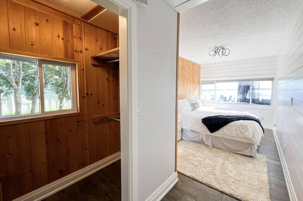 Photo of Bedroom in Victoria Harbour
