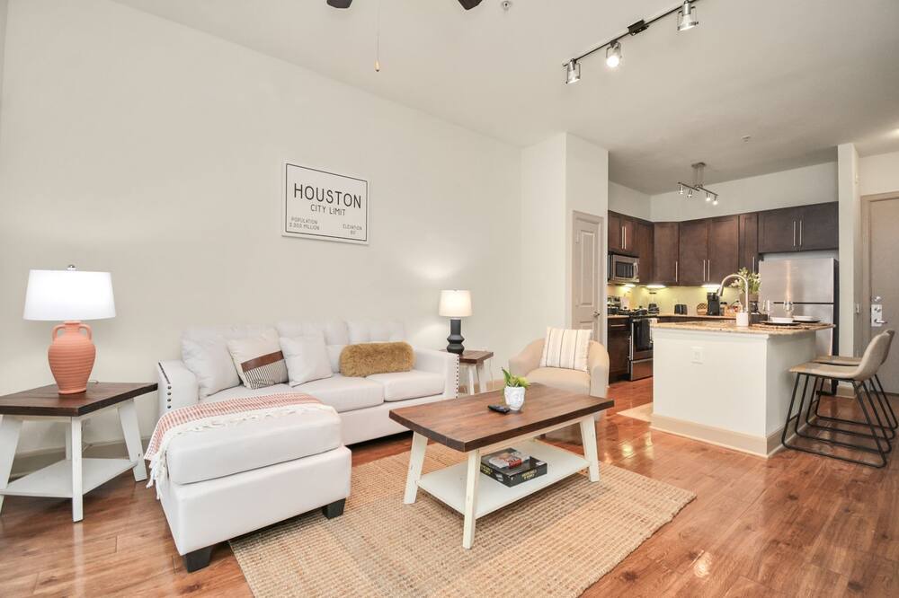 Photo of Livingroom in South Main