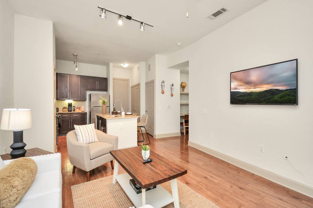 Photo of Livingroom in South Main