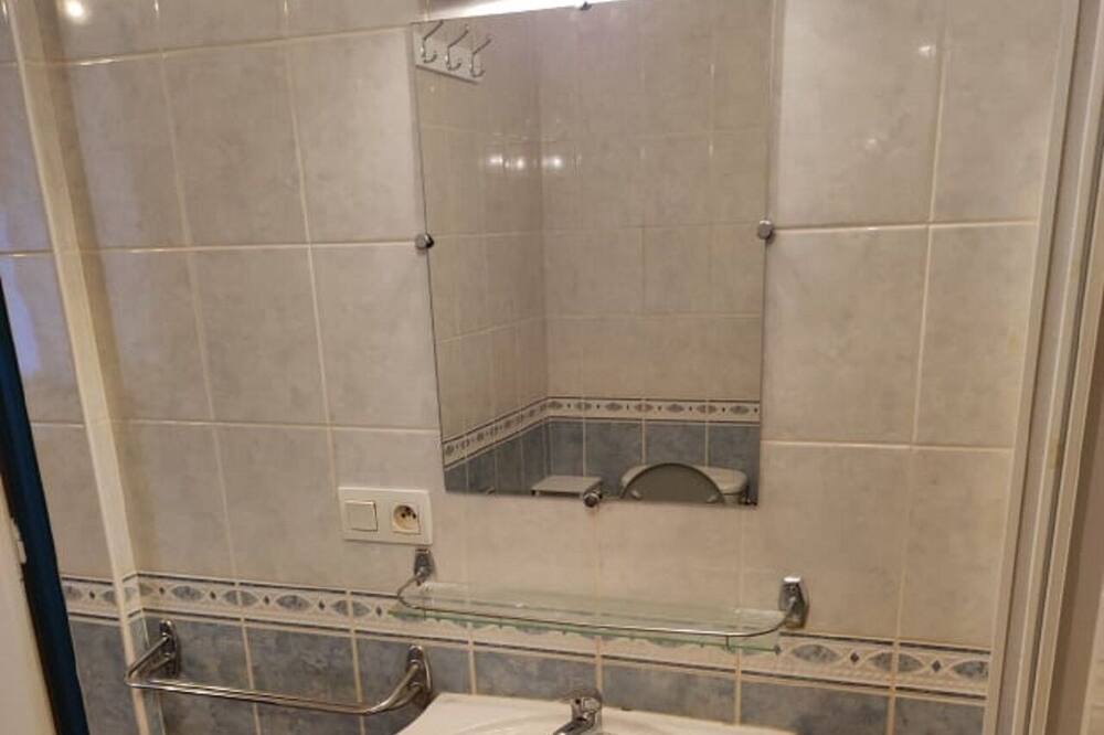 Photo of Bathroom in Saint-Pierre-de-Plesguen