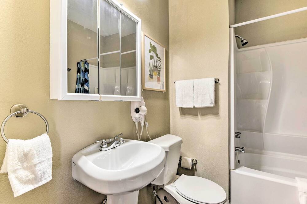 Photo of Bathroom in Electra