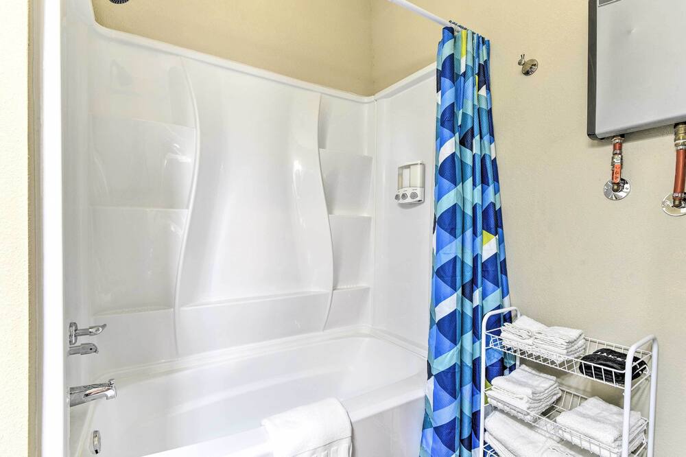 Photo of Bathroom in Electra