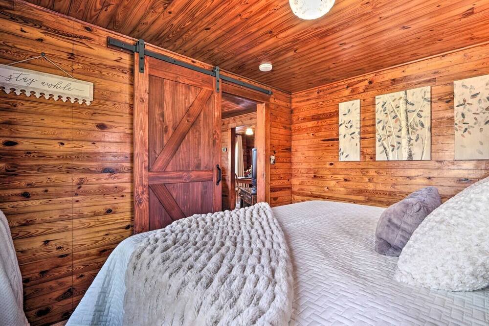 Photo of Bedroom in Wears Valley