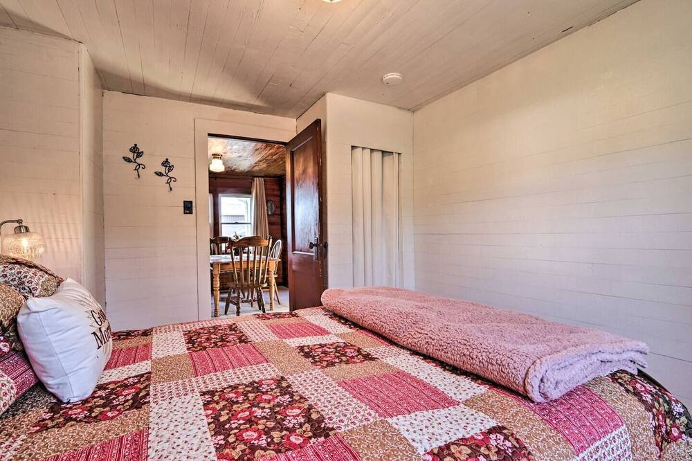 Photo of Bedroom in Wears Valley
