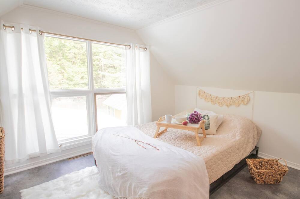 Photo of Bedroom in Compton