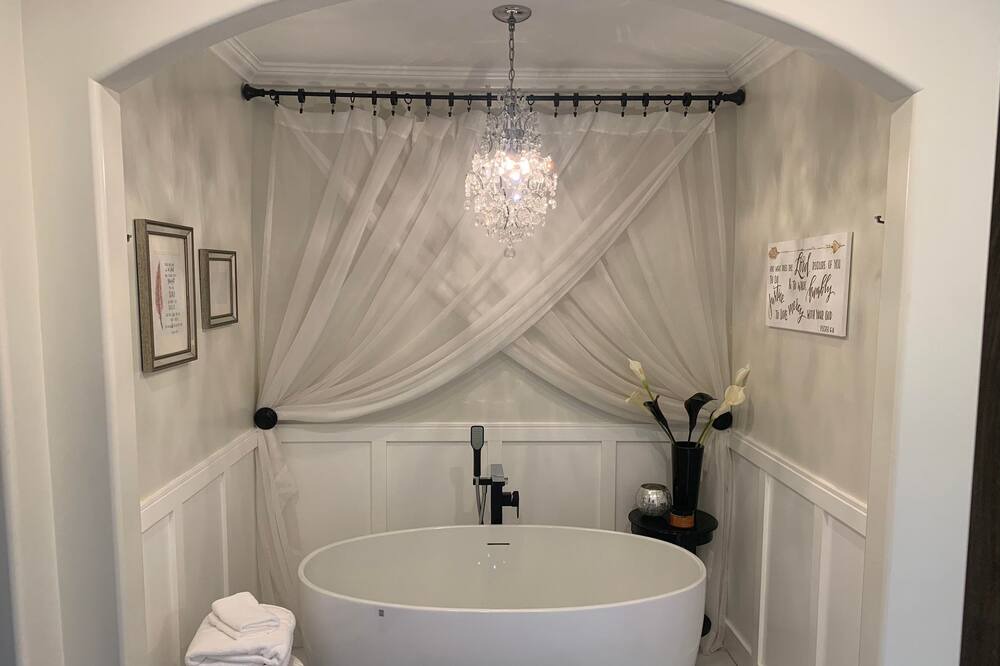 Photo of Bathroom in Amherstview