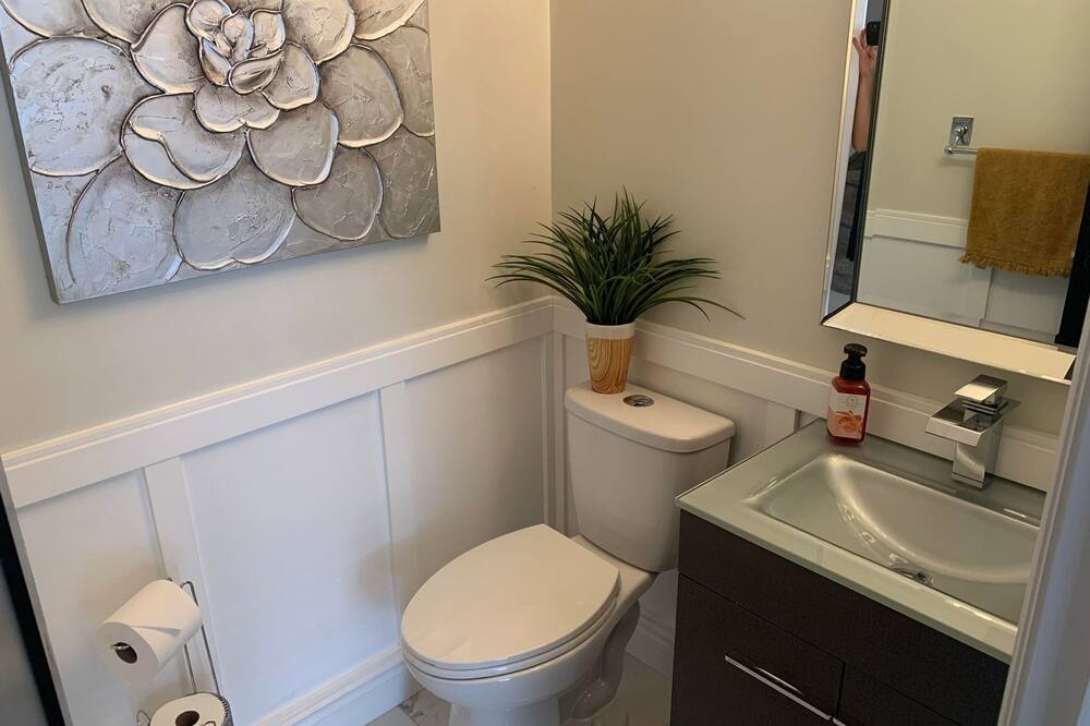 Photo of Bathroom in Amherstview