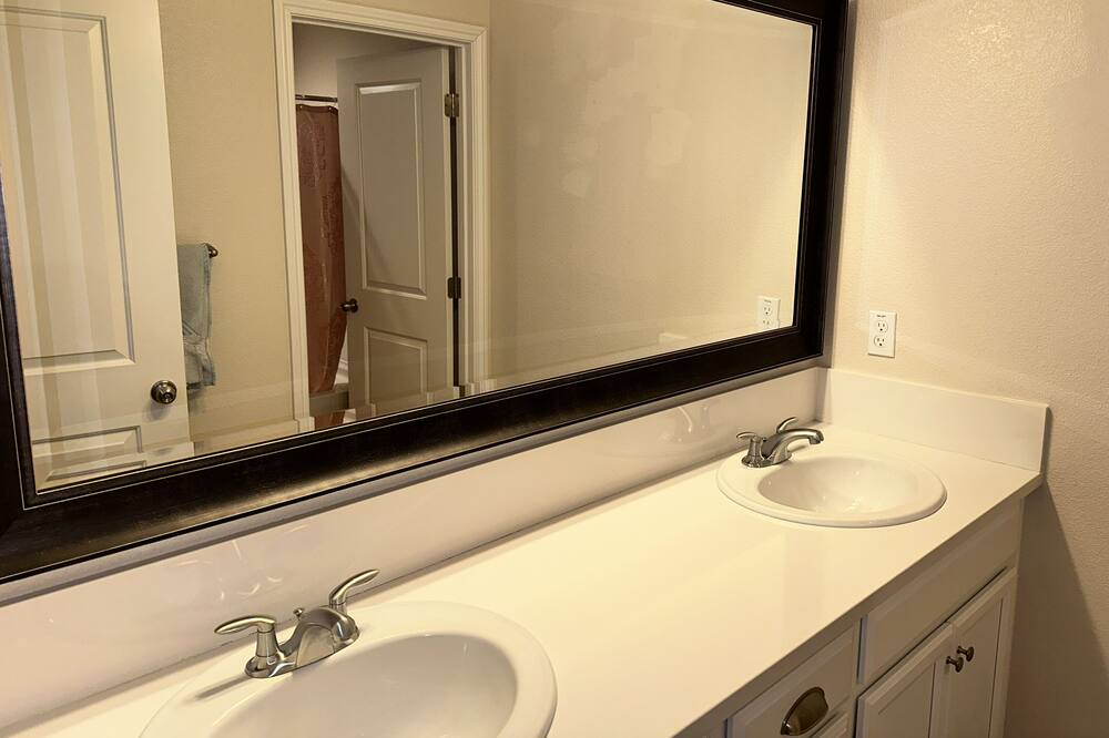 Photo of Bathroom in Salinas