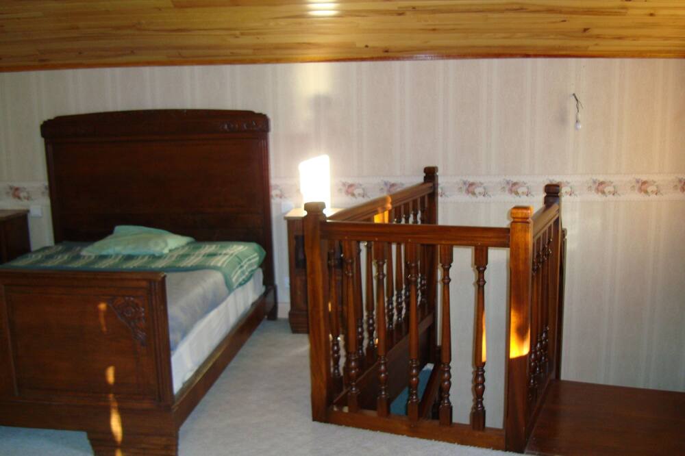Photo of Bedroom in Pompiey