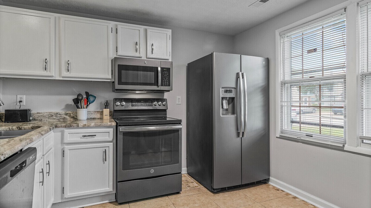 Photo of Kitchen in Coliseum Central