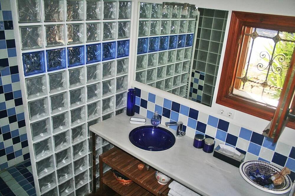 Photo of Bathroom in Trencall
