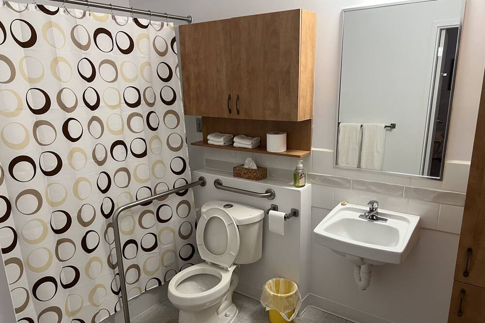Photo of Bathroom in Saint-Marc-du-Lac-Long