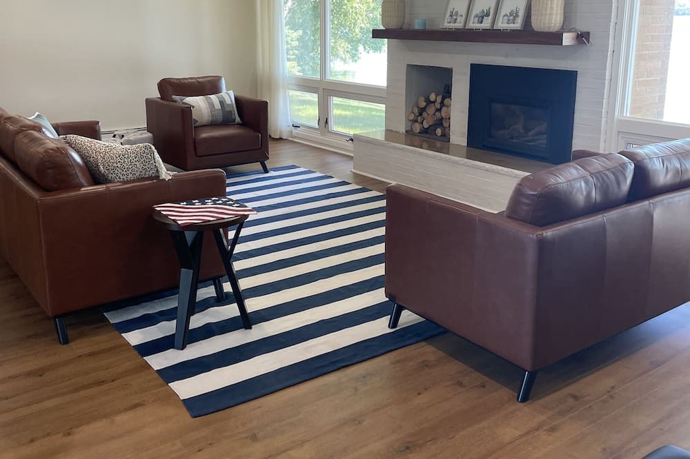 Photo of Livingroom in Saint James