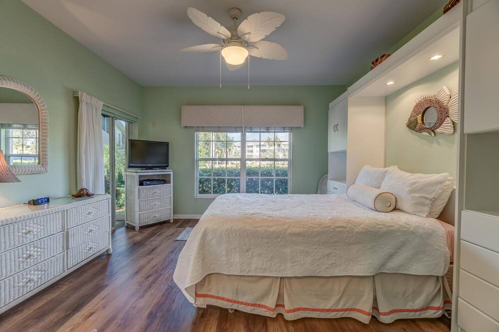 Photo of Bedroom in Bay Acres