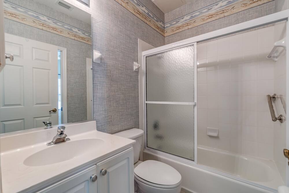 Photo of Bathroom in Bay Acres
