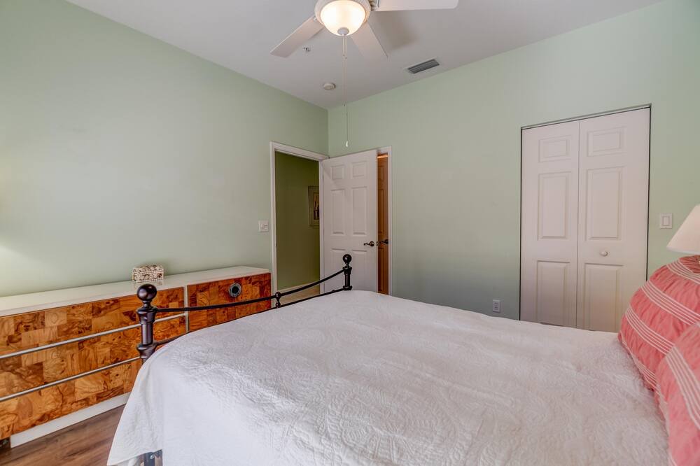 Photo of Bedroom in Bay Acres