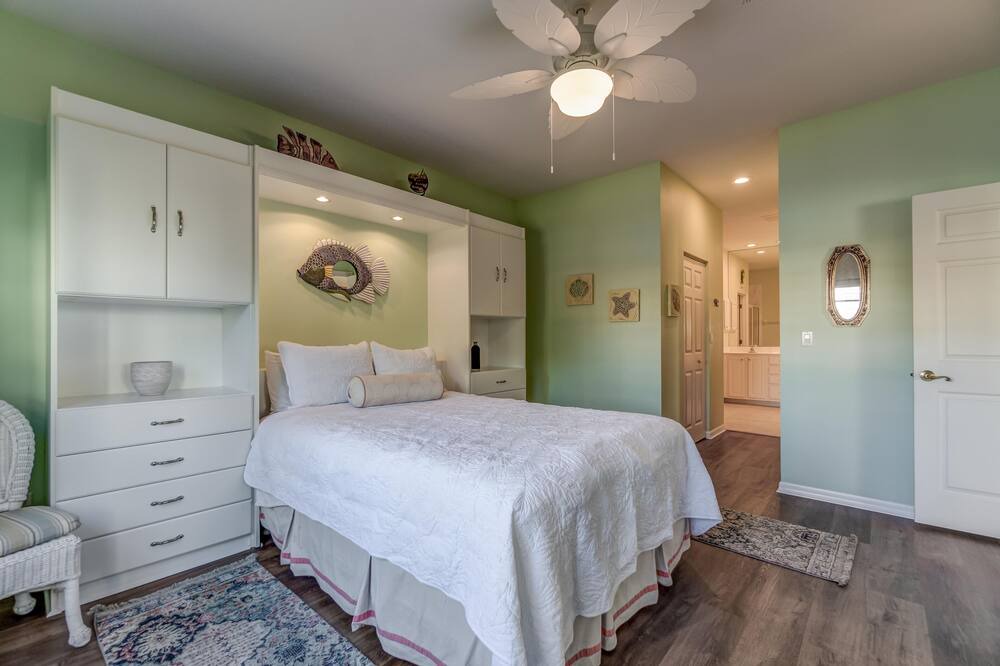 Photo of Bedroom in Bay Acres