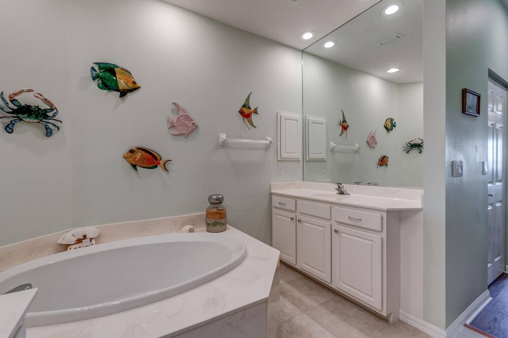 Photo of Bathroom in Bay Acres