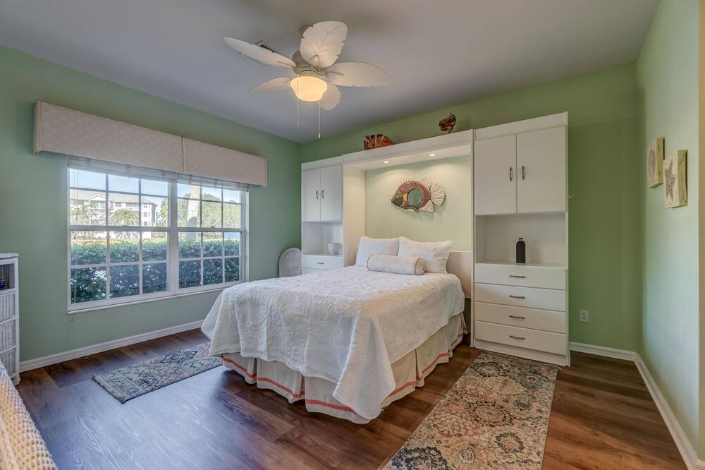 Photo of Bedroom in Bay Acres