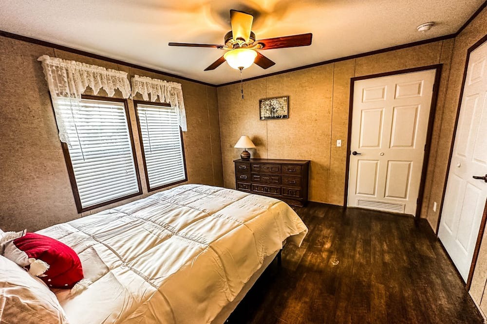Photo of Bedroom in Betsy Layne