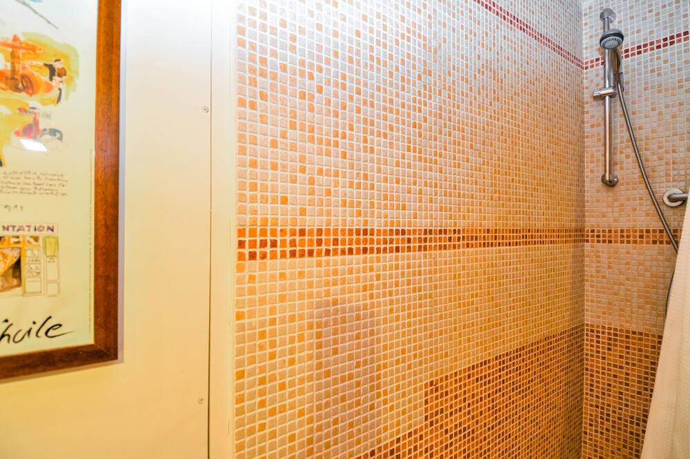 Photo of Bathroom in Saint-Andre-d'Olerargues