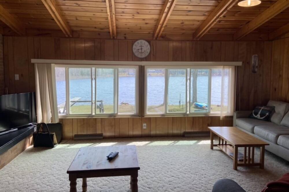 Photo of Livingroom in Branch