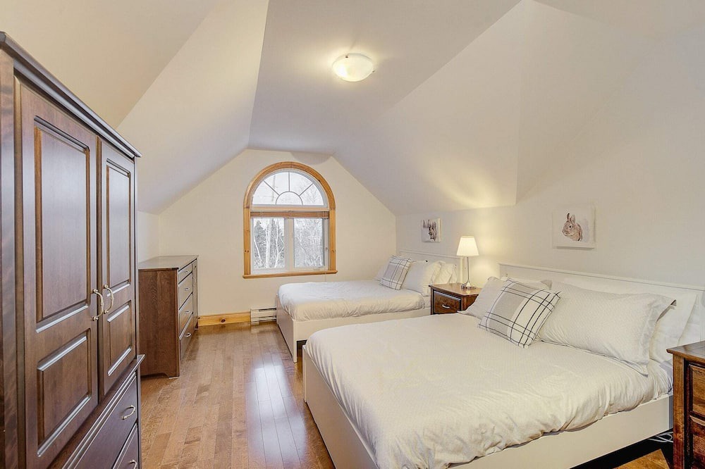 Photo of Bedroom in Baie-St-Paul