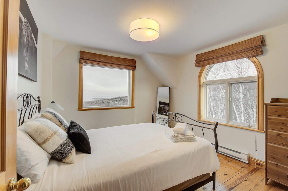 Photo of Bedroom in Baie-St-Paul
