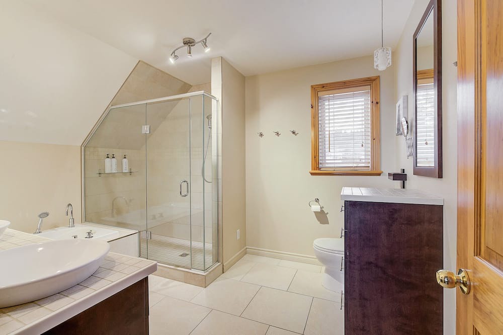 Photo of Bathroom in Baie-St-Paul