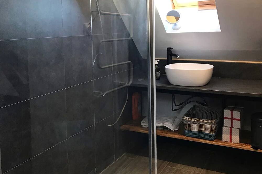 Photo of Bathroom in Chateaugiron