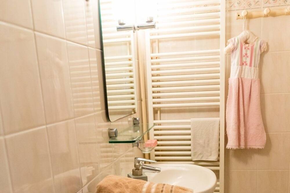 Photo of Bathroom in La Souterraine