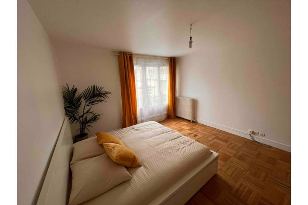 Photo of Bedroom in Les Pavillons-sous-Bois