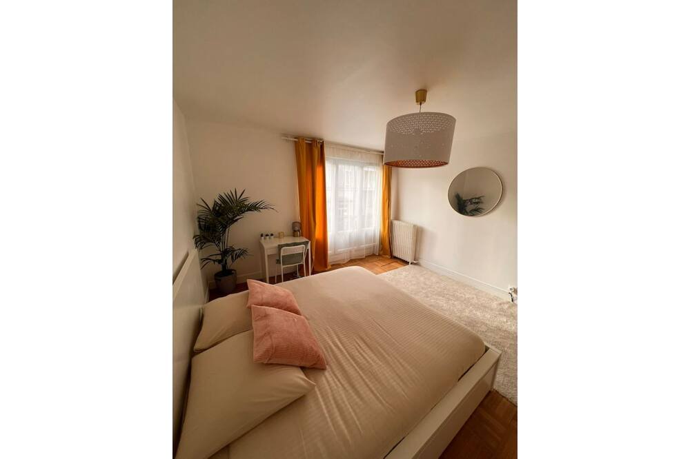Photo of Bedroom in Les Pavillons-sous-Bois