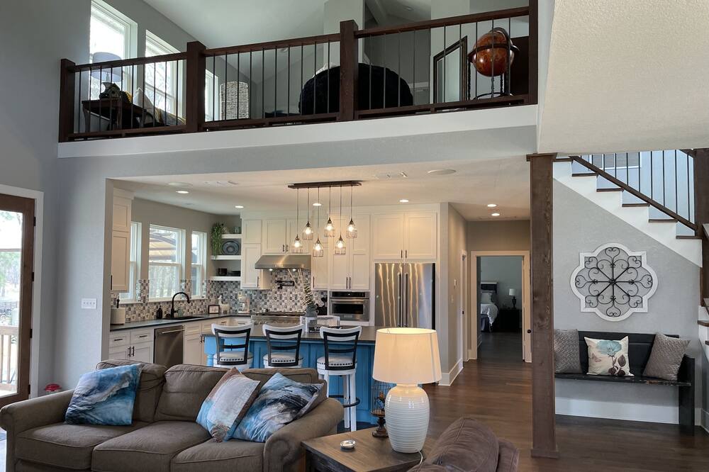 Photo of Livingroom in Tyler