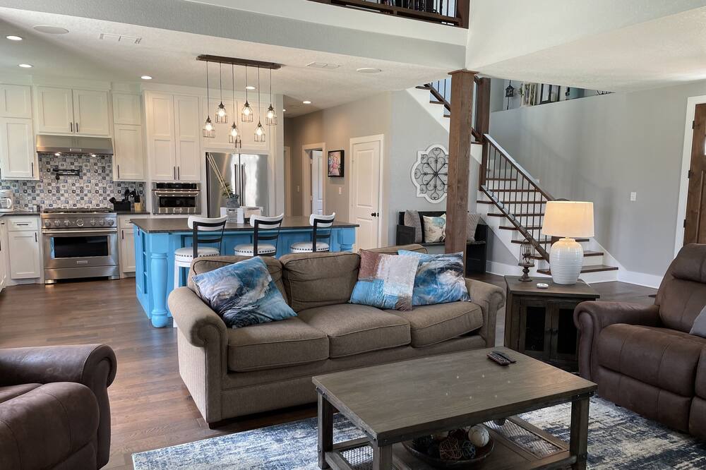 Photo of Livingroom in Tyler