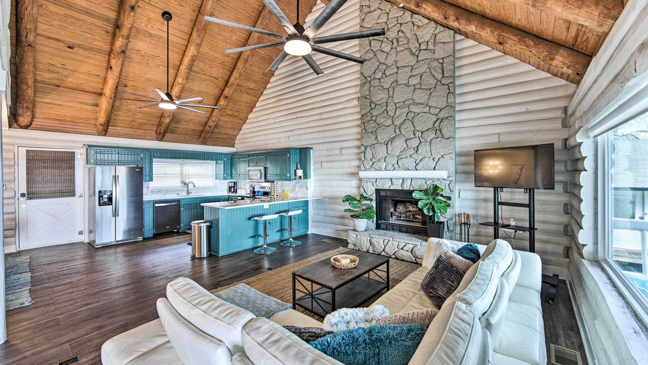 Photo of Livingroom in Gun Barrel City