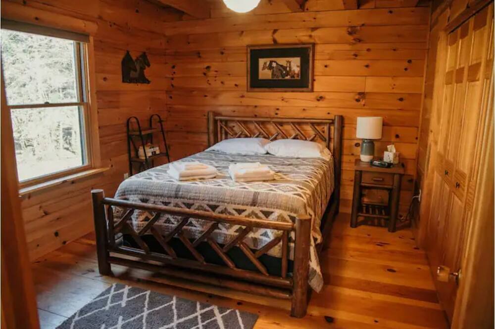 Photo of Bedroom in Beach Lake