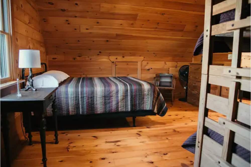 Photo of Bedroom in Beach Lake