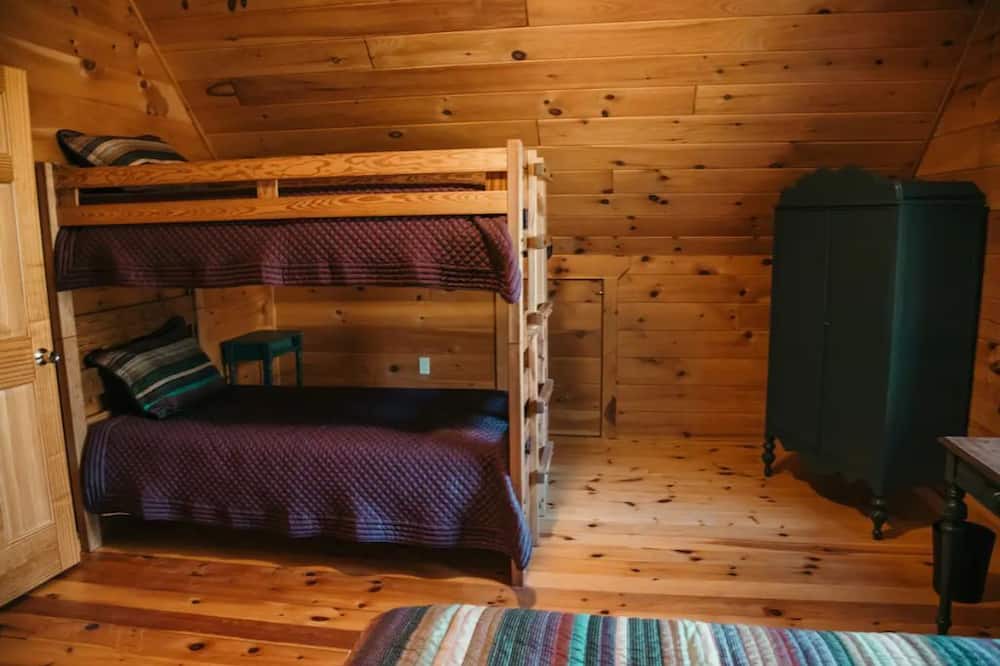 Photo of Bedroom in Beach Lake
