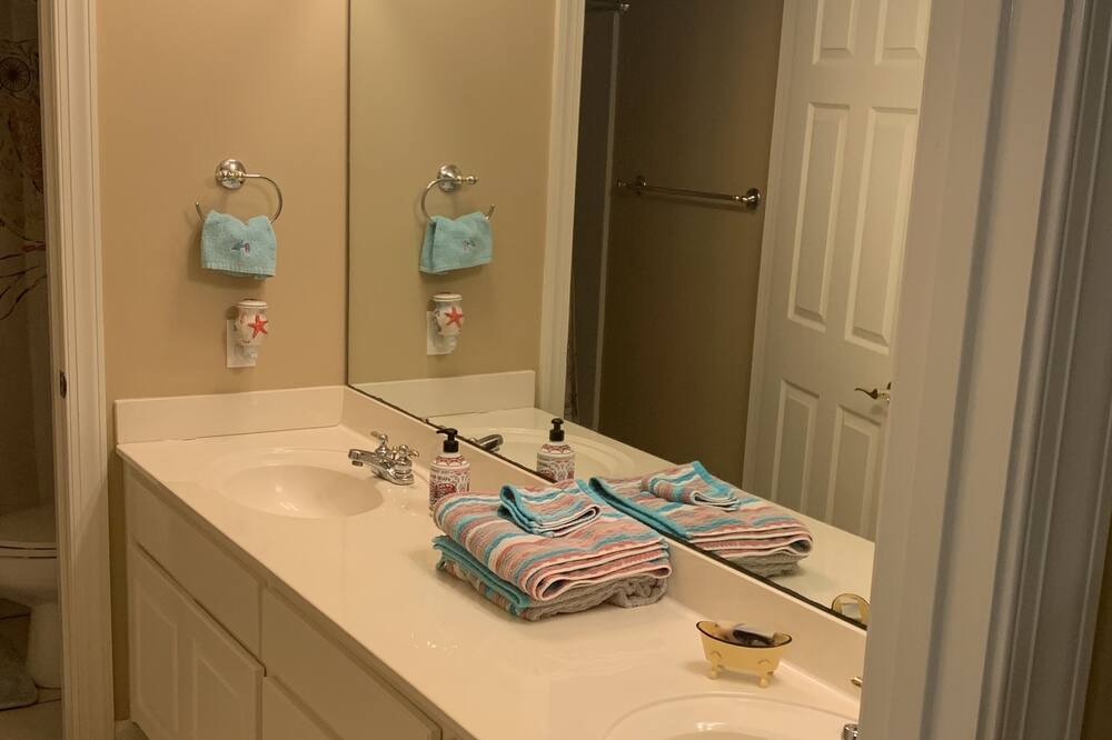Photo of Bathroom in Eufaula