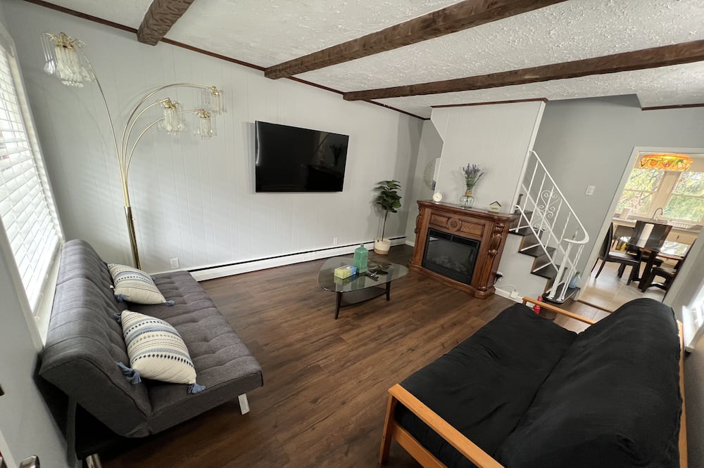 Photo of Bedroom in Butler