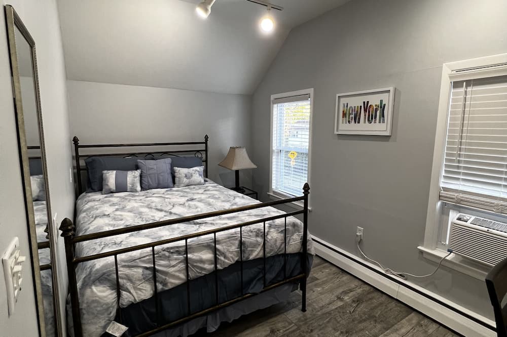 Photo of Bedroom in Butler